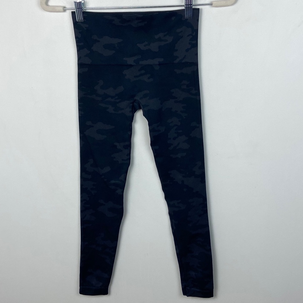 Spanx Camo Look At Me Now Leggings Size XS - Picture 2 of 6